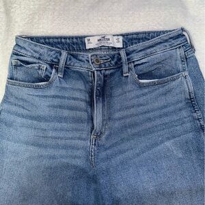 Hollister Curvy High Rise Mom Jeans